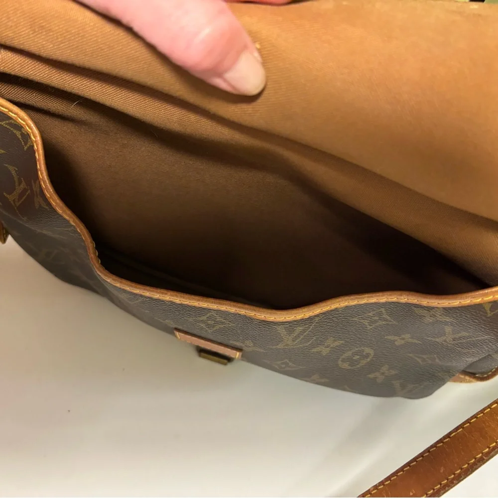Vintage Louis Vuitton Brown and Tan Monogram Crossbody Bag - Picture 7 of 15